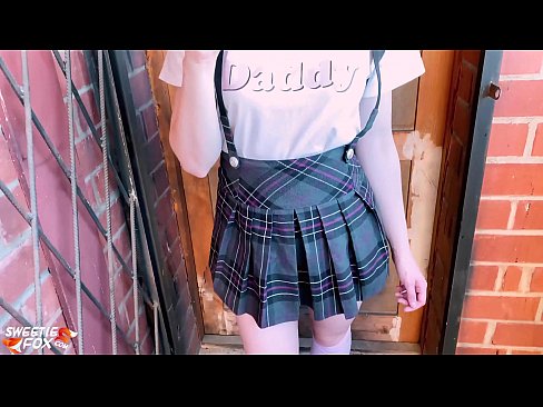 ❤️ Schoolgirl Sucks tagħha Dick profondament u fucks minflok klassijiet. Porno lilna ☑