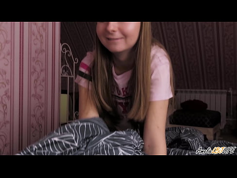 ❤️ Blondie Terda l-BFF tagħha Profondament u Gets Cum F'Ħalqha Porno lilna ☑